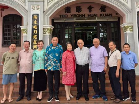 柯志华主席在新加坡潮阳会馆与符喜泉部长和新加坡朋友们共迎新春。
（2025年1月16日）